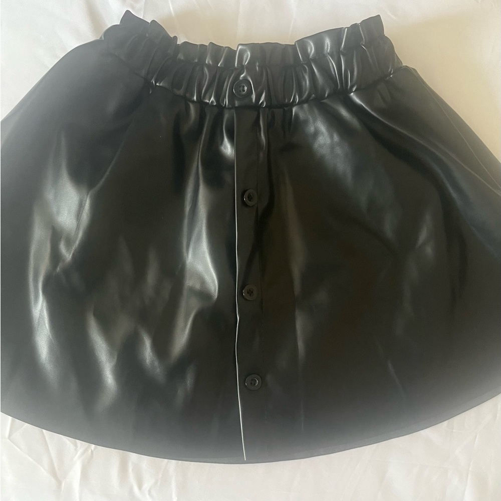 Kids toddler girls size 6 black‎ polyvinyl skirt with button detail